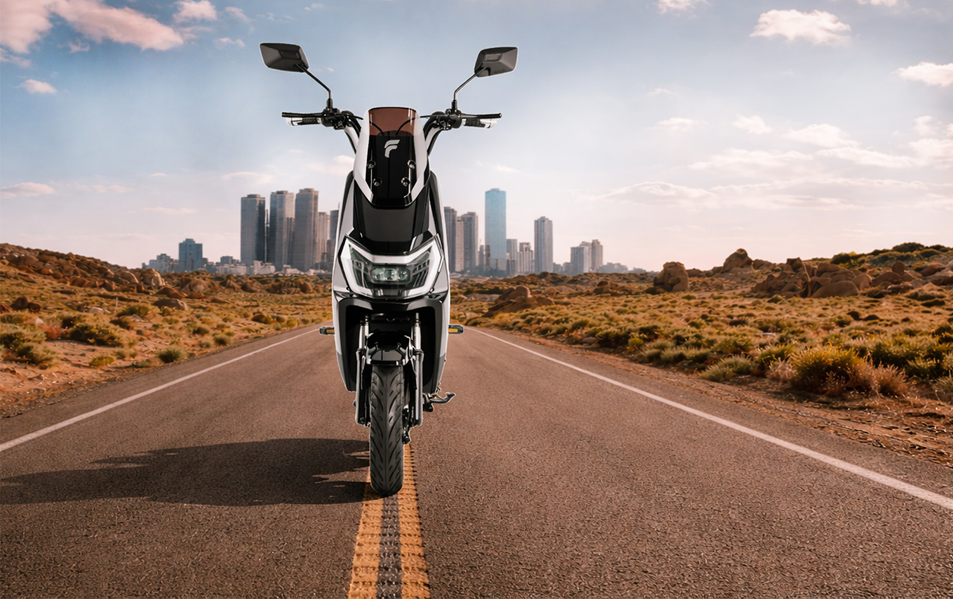 Motocicleta eléctrica Zyper 1 en carretera con paisaje al fondo